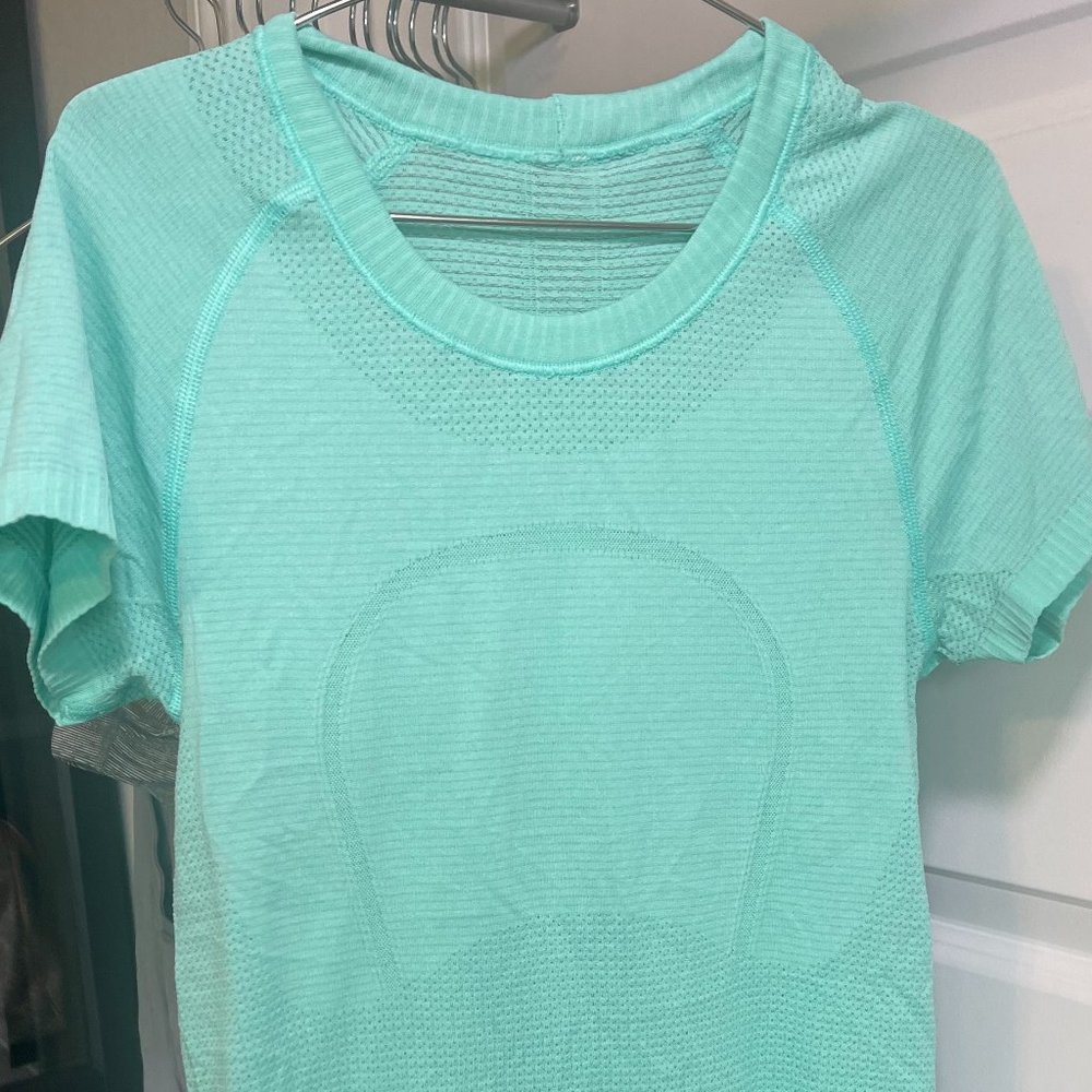 Lululemon Swiftly Tech Short Sleeve - Size 4